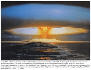 A Sword for Peace and Liberty Volume 1 : Force de frappe - The French Nuclear Strike Force and the First Cold War 1945-1990