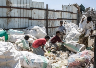 Unfinished War : A Journey through Civil War in Yemen