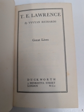 T E Lawrence Book Bundle Seven Pillars of Wisdom The Mint 4 Vintage Books : Four vintage books by and about Lawrence of Arabia - click to enlarge T E Lawrence Book Bundle Seven Pillars of Wisdom The Mint 4 Vintage Books : Four vintage books by and about Lawrence of Arabia